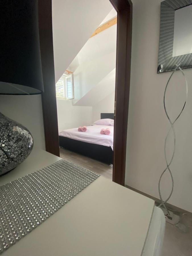 Guesthouse Ruza Sobra Apartments In The Attic Of The House Exterior photo