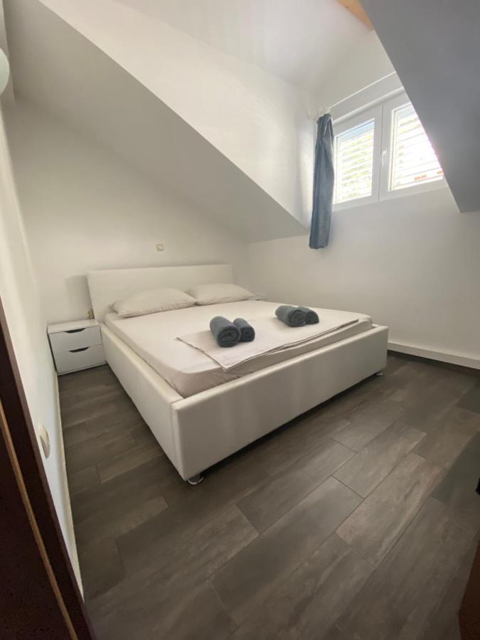 Guesthouse Ruza Sobra Apartments In The Attic Of The House Exterior photo
